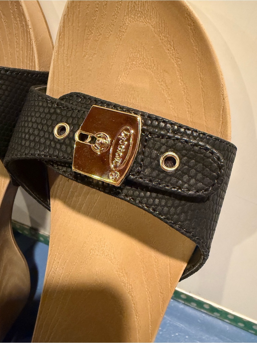 Dr. Scholl's Black Slide Sandals with Gold Buckle NEW IN BOX! 9 - Picture 5 of 10